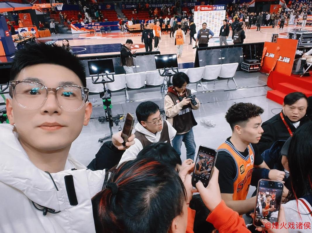 俱乐部杯:李添荣砍20分上海击败山西,洛夫顿贡献24+12 俱乐部杯:李添荣砍20分上海击败山西,洛夫顿贡献24+12